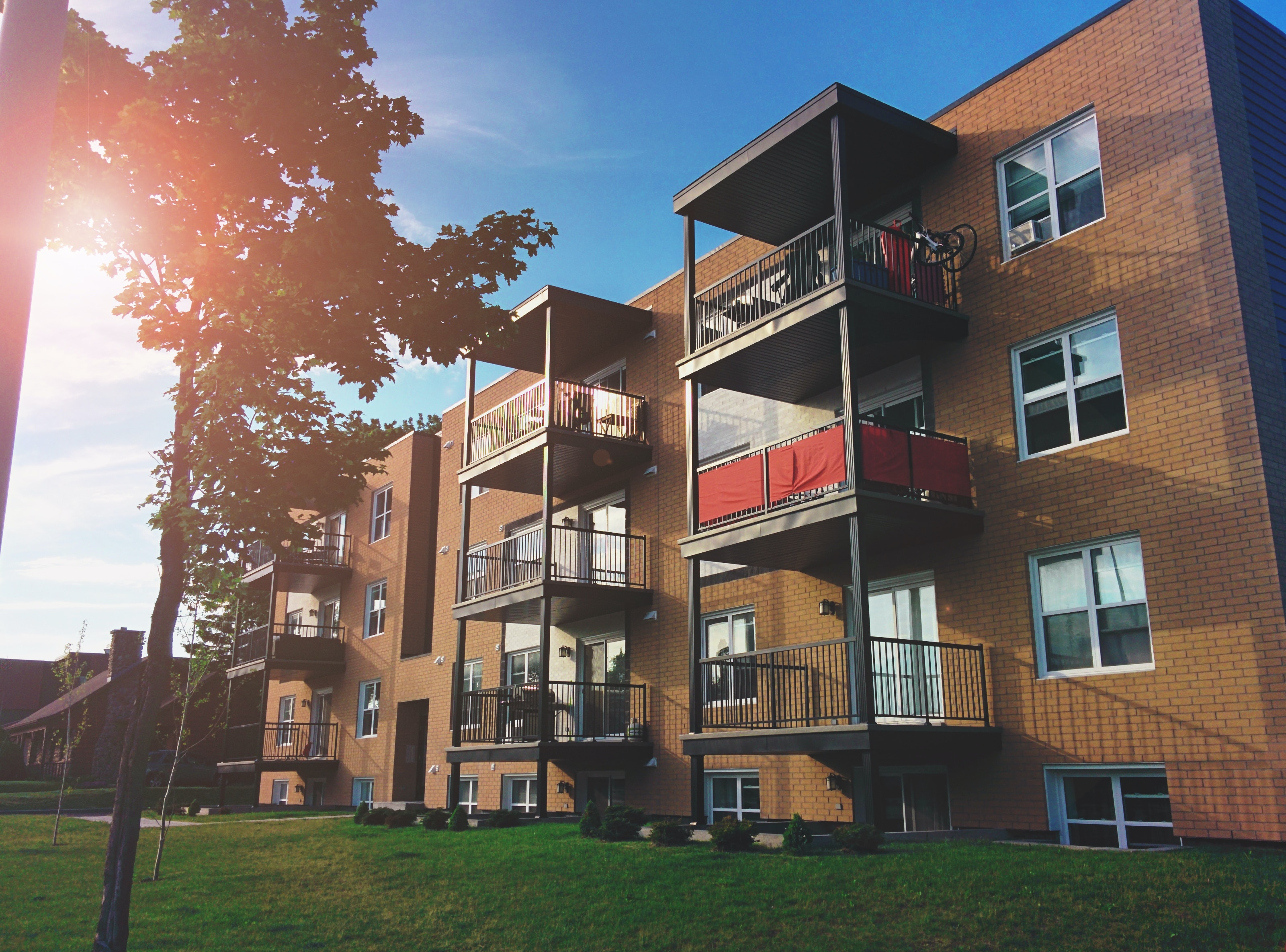 Real estate professional offering free condo evaluations in Saskatoon, with options for online estimates or in-person assessments.